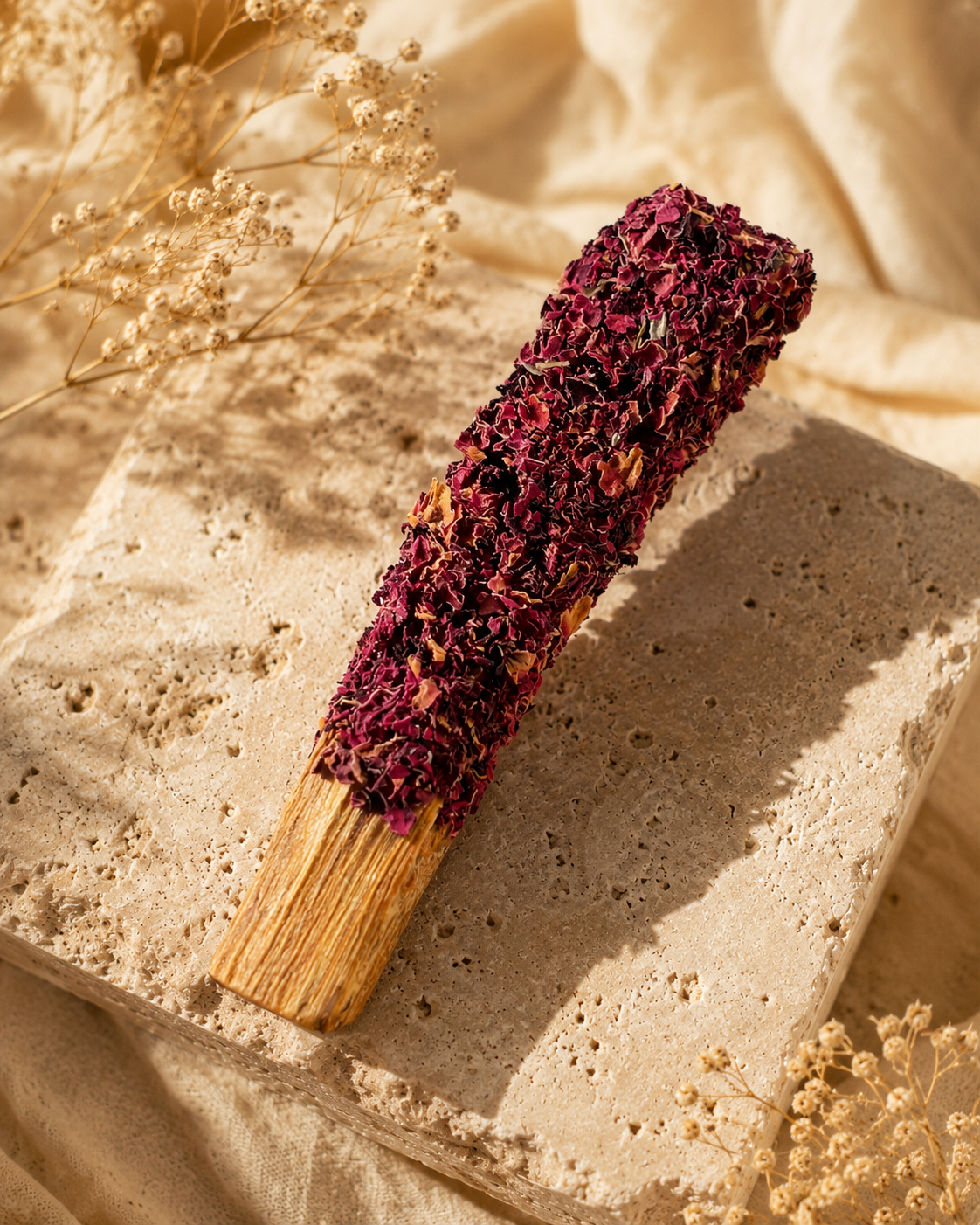 Palo Santo mit Rosenblüten